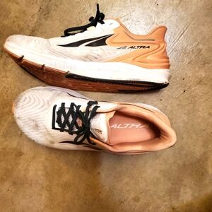 Altra wide toe running shoes